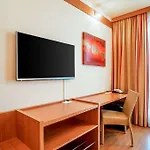 Plaza Premium 4*
