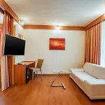 Plaza Premium 4*