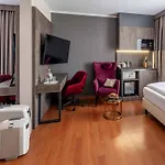 Plaza Premium 호텔 4*