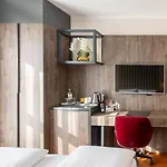 Plaza Premium 4*