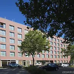 Plaza Premium 4*
