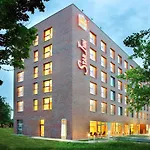 Plaza Premium 4*