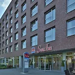Plaza Premium 호텔 4*