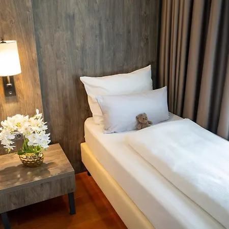 Hotel Plaza Premium 4*