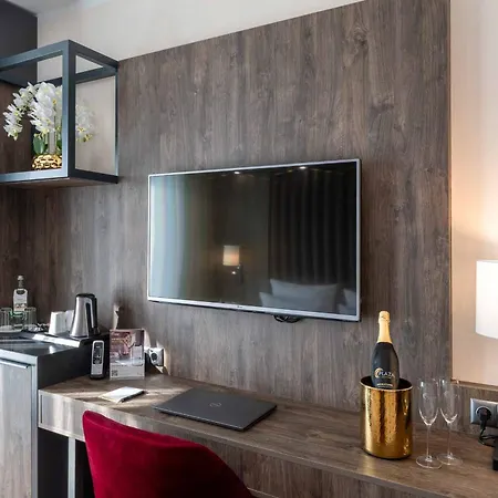 Hotel Plaza Premium 4*