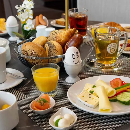 Plaza Premium 4*