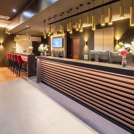 Hotel Plaza Premium 4*