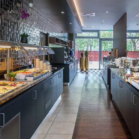 Hotel Plaza Premium 4*