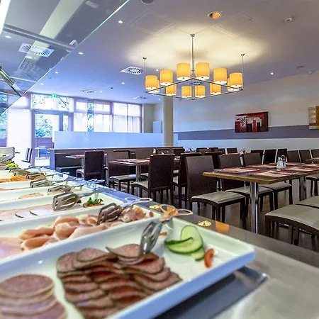 Plaza Premium Hotell 4*