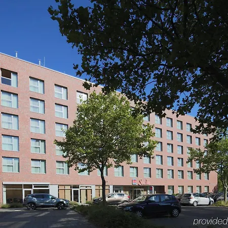 Plaza Premium 4*