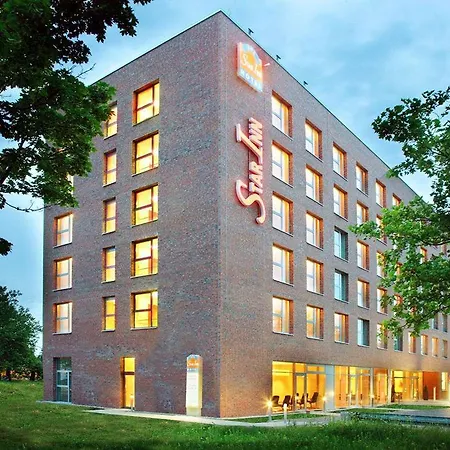 Plaza Premium 4*