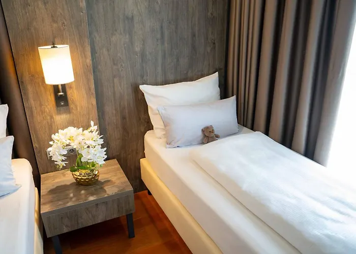 Hotel Plaza Premium 4*