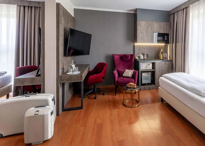 Plaza Premium Hotel 4*