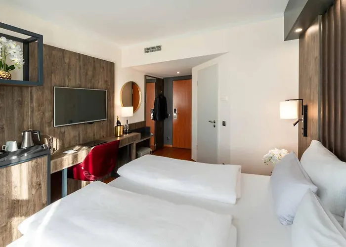 Hotel Plaza Premium 4*