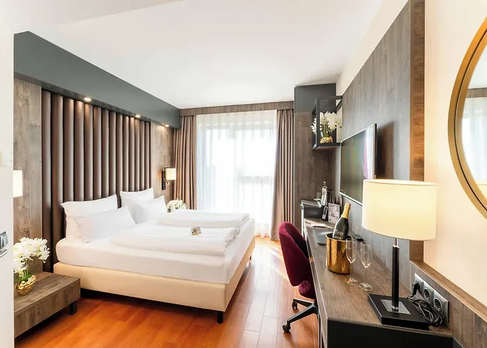 Hotel Plaza Premium 4*