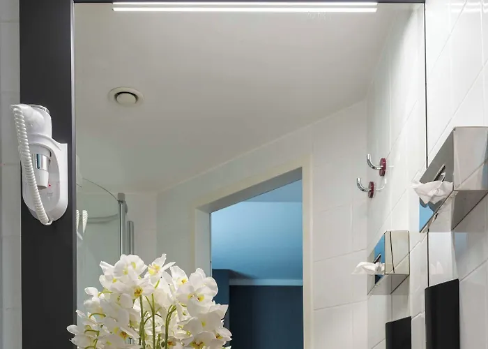 Hotel Plaza Premium 4*