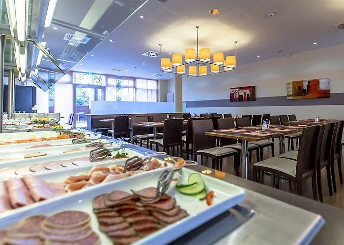 Plaza Premium Hotel 4*