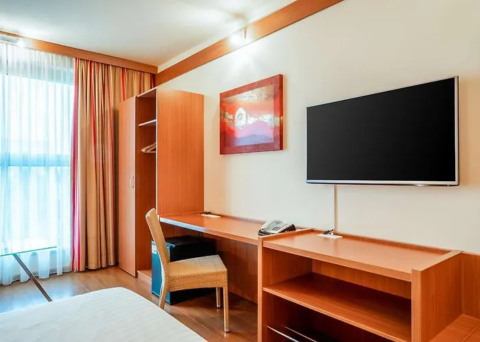 Plaza Premium Hotel 4*