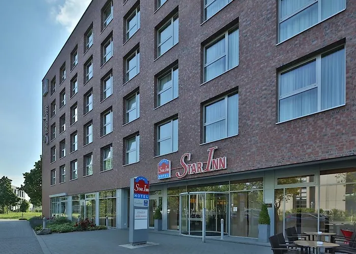 Plaza Premium Hotel 4*